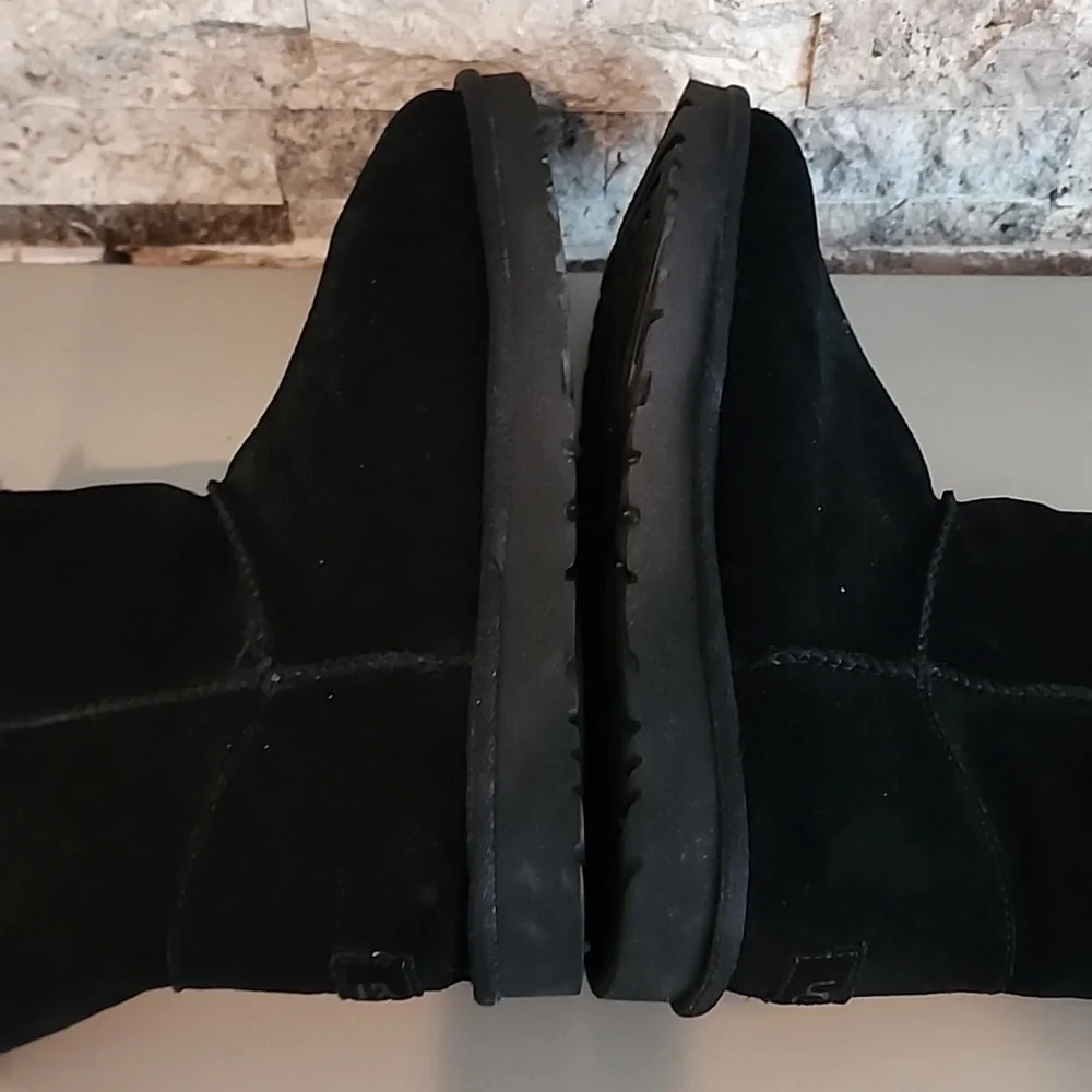 UGG  Black Fur-Lined Boots - Picture 5 of 10